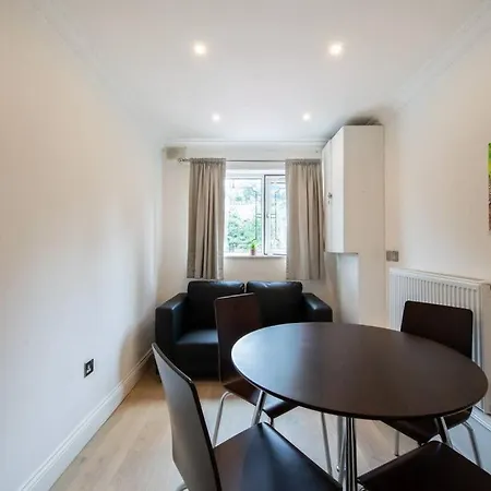 Cozy 2-Bedroom Flat In Battersea London Exterior foto
