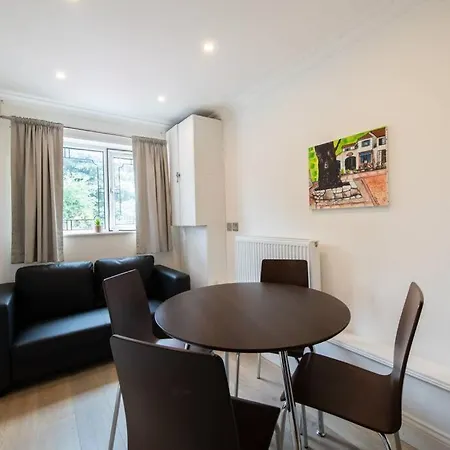 Cozy 2-Bedroom Flat In Battersea London Exterior foto