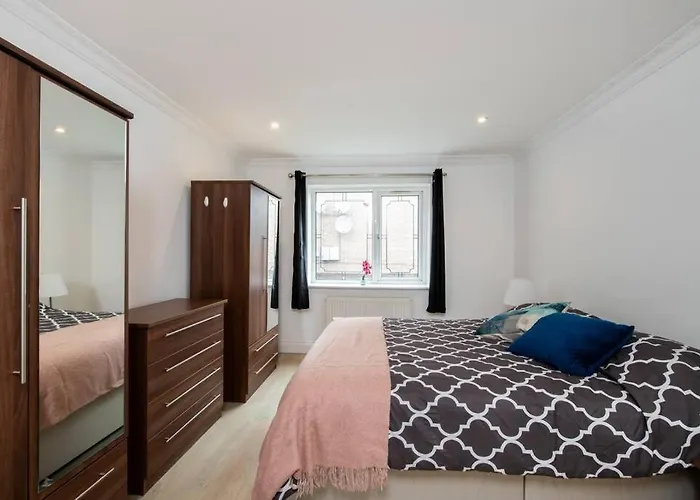 Cozy 2-Bedroom Flat In Battersea